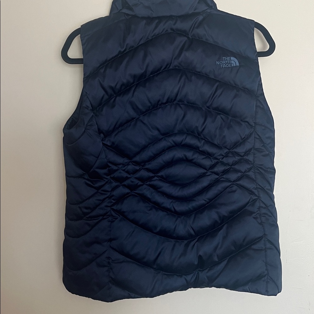 The North Face Women's Quilted Puffer Vest in Dark Blue goose down - Picture 5 of 6